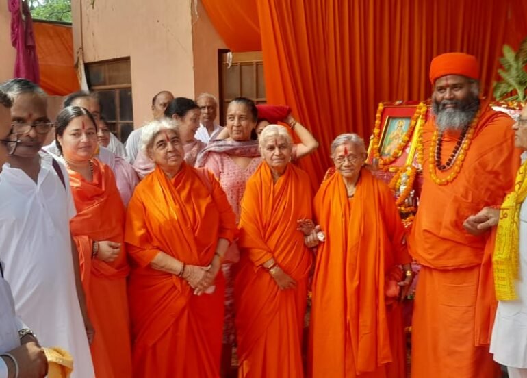 तुलसी जयंती पर हजारों श्रद्धालुओं ने किया रामायण पाठ : भक्ति की शक्ति पर संतों ने की चर्चा