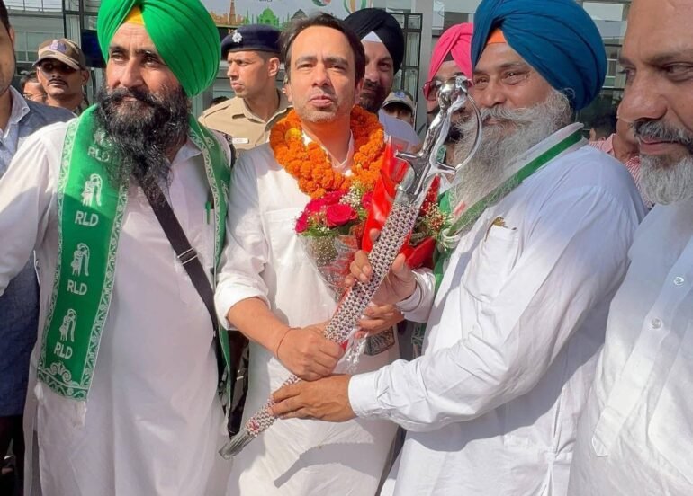 जयंत चौधरी के चण्डीगढ़ पहुँचने पर स्वागत करने उमड़े पार्टी कार्यकर्ता