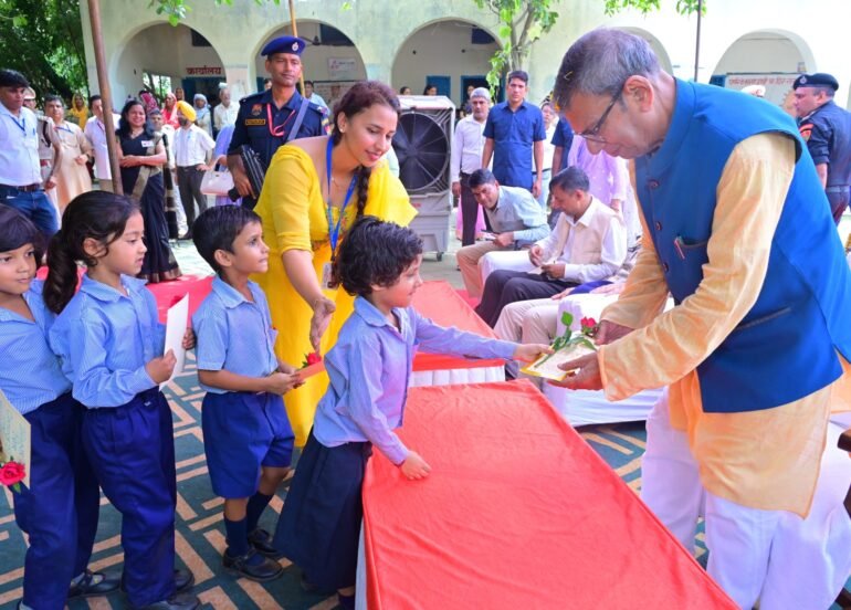 देश के उज्ज्वल भविष्य के लिए बच्चों की बुनियादी शिक्षा पर ध्यान जरुरी : प्रो. असीम कुमार घोष