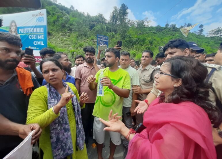 📰 बिलकेदार घाट पर जितेंद्र का शव पहुँचा, परिजनों ने लगाया चक्का जाम – फांसी की सजा की मांग