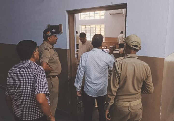 बम धमाके की धमकी से दहला स्कूल, पुलिस-डॉग स्क्वॉड ने छानी ईंट–ईंट, फिर हुआ चौंकाने वाला खुलासा।