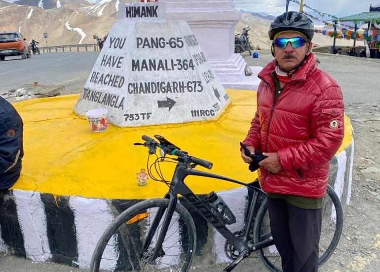  62 की उम्र में आलोक भंडारी ने लेह फतेह कर बनाया वर्ल्ड रिकॉर्ड
