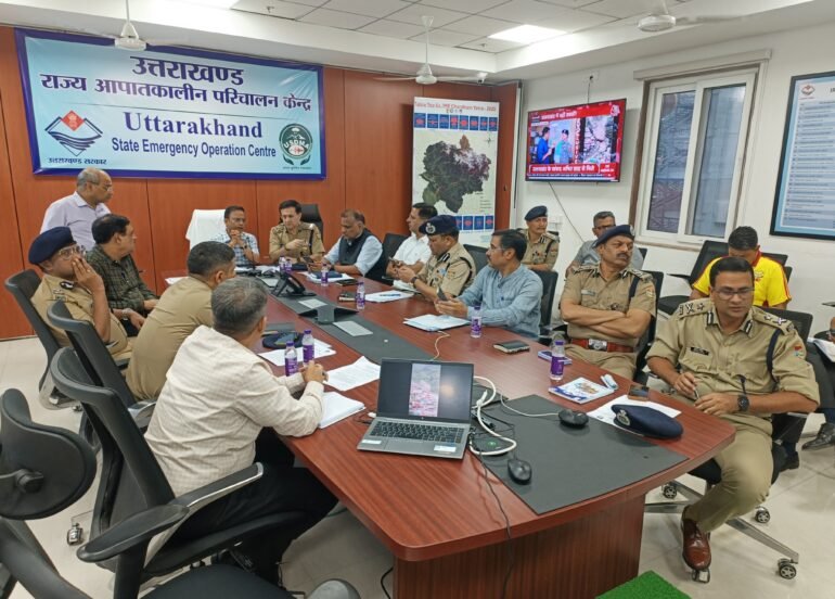 धराली में युद्धस्तर पर चल रहे राहत और बचाव कार्य 