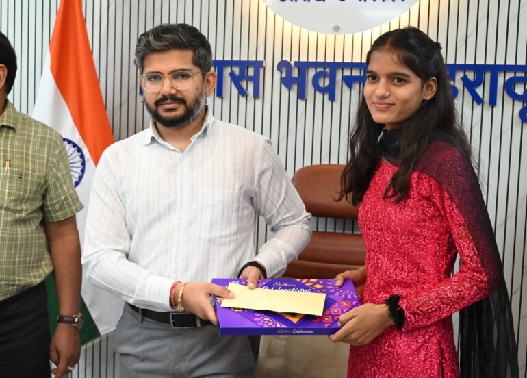 पर्यावरण संरक्षण में सकारात्मक परिवर्तन की पहल, ईको फ्रेंडली सीड राखियां: सीडीओ
