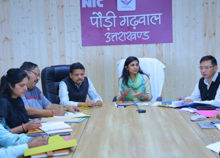 15 अगस्त की तैयारियों को लेकर जिलाधिकारी स्वाति एस. भदौरिया ने अधिकारियों के साथ की बैठक