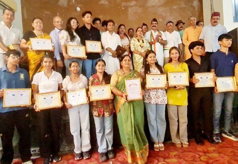 देशभक्ति और सम्मान समारोह से गूंजा गढ़वाल सभा का प्रांगण