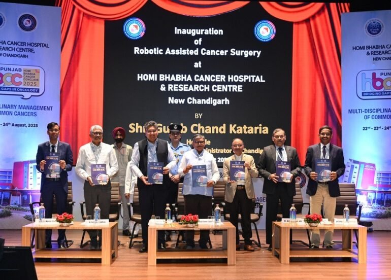 राज्यपाल गुलाब चंद कटारिया ने एचबीसीएच एंड आरसी पंजाब में रोबोटिक-असिस्टेड कैंसर सर्जरी का उद्घाटन किया