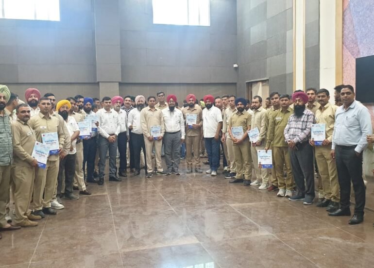 सीटीयू में रेगुलर भर्ती हुए 97 ड्राइवरों को प्रशासक गुलाब चंद कटारिया ने दिए नियुक्ति पत्र