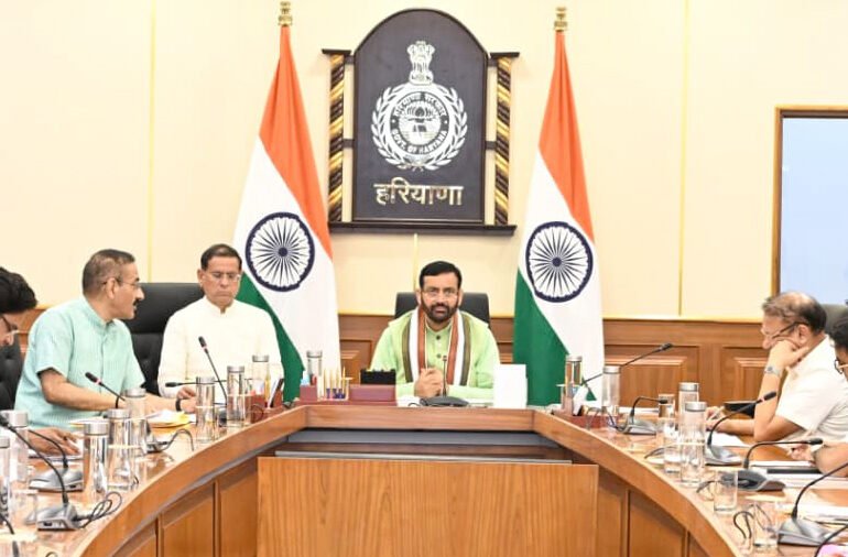 मेगा परियोजनाओं को तय समयावधि में पूरा करें अधिकारी, प्रशासनिक सचिव स्वयं करें निगरानी : मुख्यमंत्री