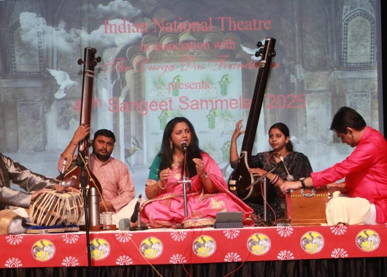 दूसरे दिन रुचिरा केदार और पंडित ईमान दास ने अपने शास्त्रीय संगीत गायन से श्रोताओं को किया मंत्रमुग्ध