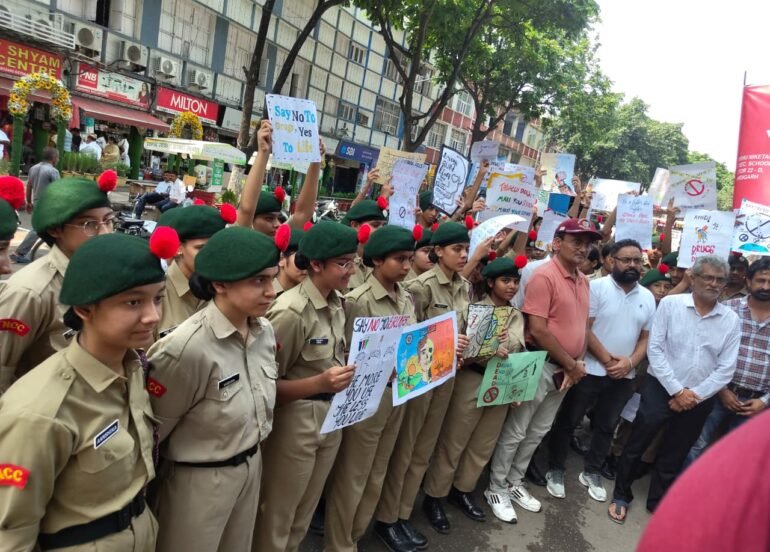 एनसीसी कैडेटों ने नशीली दवाओं के दुरुपयोग की रोकथाम अभियान का नेतृत्व किया
