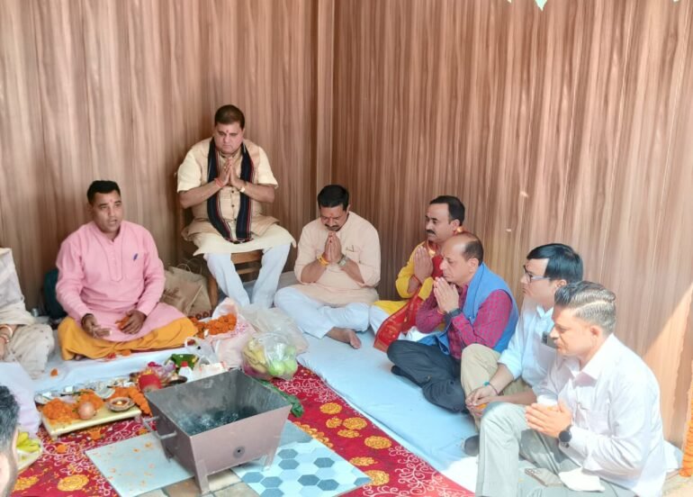 मंत्रोच्चार और विधि विधान के साथ भाजपा के नये सदस्यों ने किया कार्यभार ग्रहण
