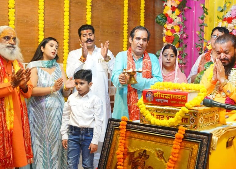 नवरात्रि के शुभ अवसर पर  कथा व्यास ने नारद मुनि और राजा परिक्षत की कथा सुनाई