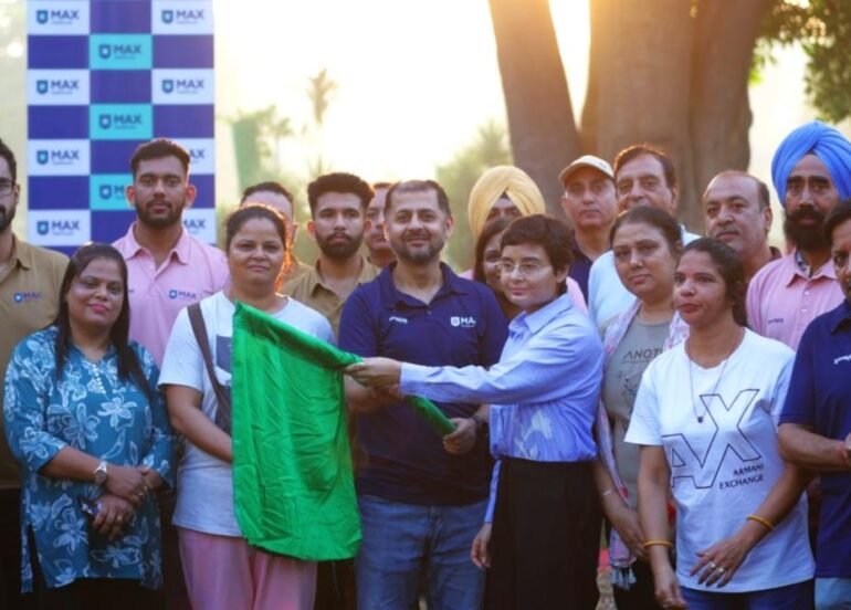 विश्व हृदय दिवस: मैक्स अस्पताल के वॉकथॉन में 300 लोगों ने हिस्सा लिया