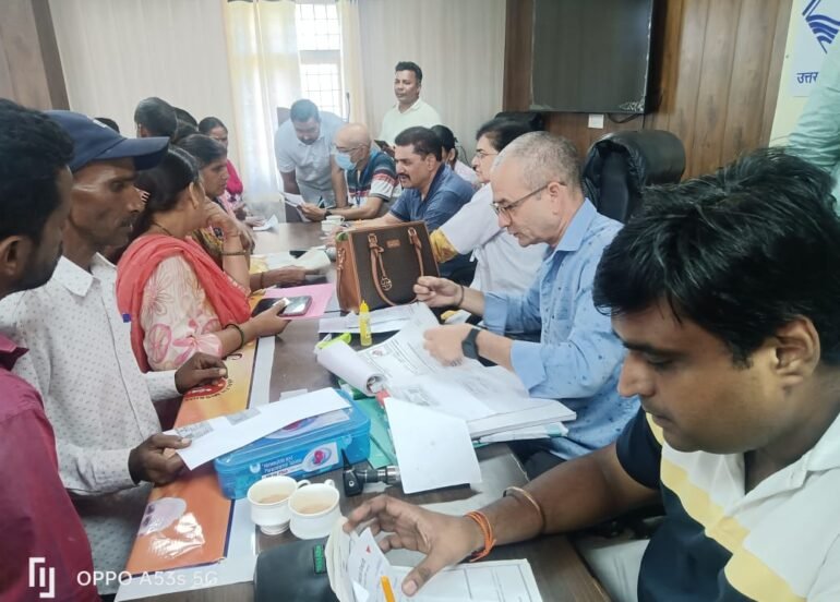 यमकेश्वर और कोट में आयोजित स्वास्थ्य शिविरों में 350 से अधिक लोगों ने लिया लाभ