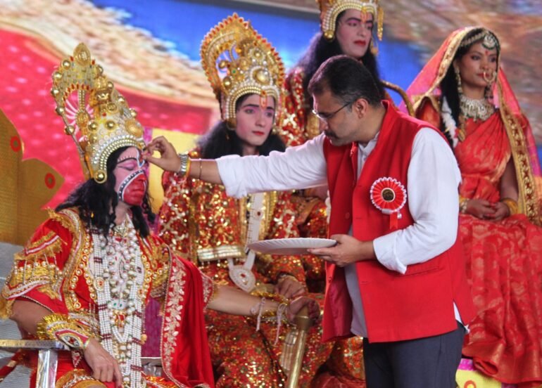 राजतिलक, हनुमान ध्वजा विस्थापना व पुरस्कार वितरण