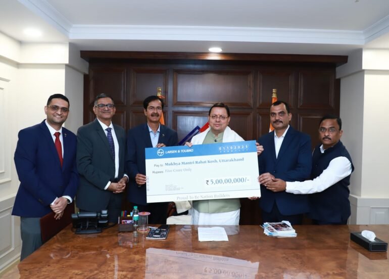 मुख्यमंत्री राहत कोष में L&T ने सीएम धामी को सौंपा 5 करोड़ का चेक