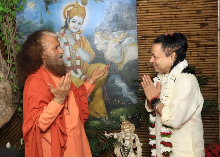 परमार्थ निकेतन में रूप चतुर्दशी पर गूंजे कैलाश खेर के भजन