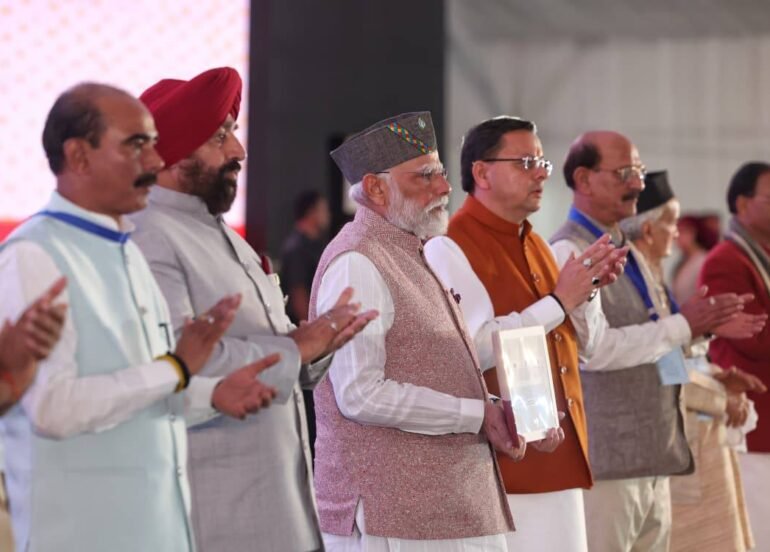  प्रधानमंत्री ने 8,260 करोड़ की परियोजनाओं का शिलान्यास और लोकार्पण किया।