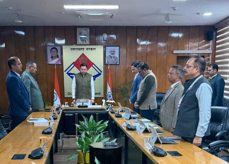 कैबिनेट बैठक में पूर्व मंत्री दिवाकर भट्ट को श्रद्धांजलि