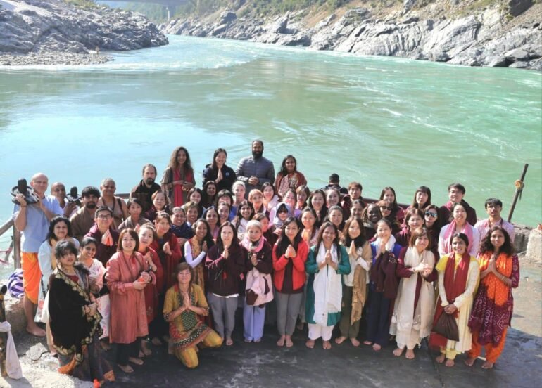 गंगा सम्मोहन में खिंची चली आई दुनिया की योगनियां।