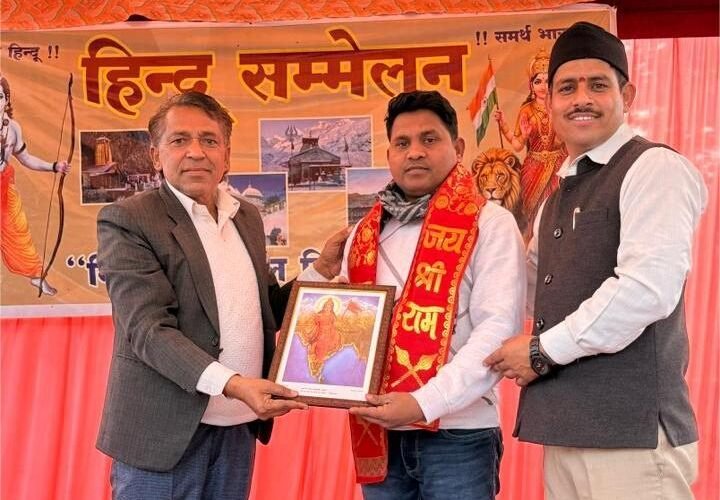 जनसरोकार से जुड़े लोगों का किया सम्मान।