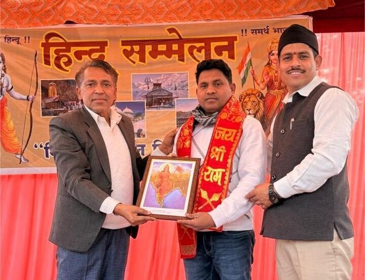 जनसरोकार से जुड़े लोगों का किया सम्मान।