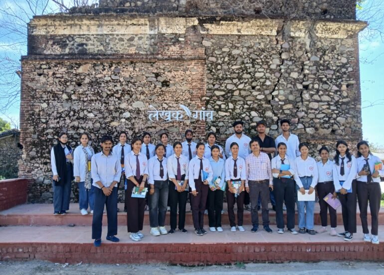 शैक्षणिक भ्रमण का नया केंद्र बना लेखक गांव
