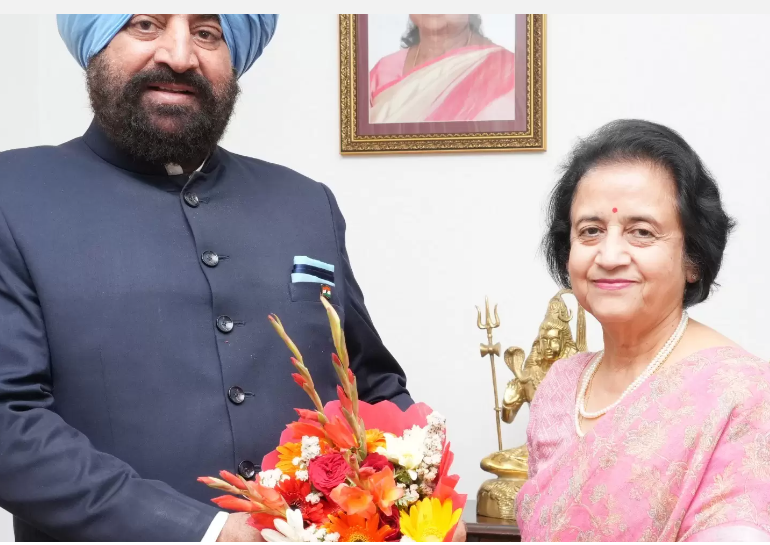 राज्यपाल से मिली एम्स की निदेशक…