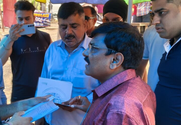 बिना टैक्स व परमिट वाहन पर कार्रवाई, मौके पर काटा चालान