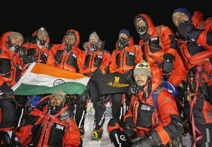 देवभूमि के जवानों का कमाल, 20 दिनों में माउंट एवरेस्ट पर लहराया तिरंगा