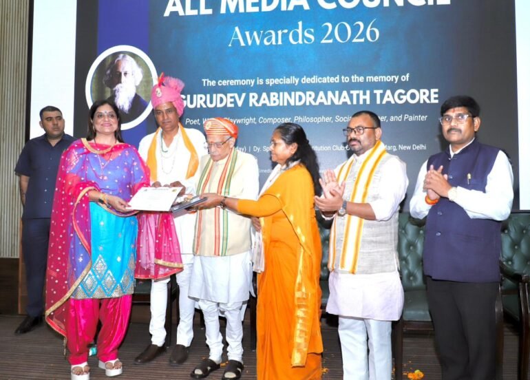 शिक्षा और समाज सेवा के क्षेत्र में उल्लेखनीय कार्य पर सुश्री सुधा को मिला सम्मान
