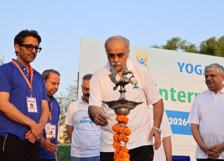 पीजीआईएमईआर ने ‘स्वस्थ वृद्धावस्था के लिए योग’ थीम के साथ 12वाँ अंतरराष्ट्रीय योग दिवस मनाया