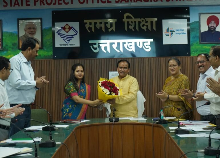 समग्र शिक्षा के तहत निर्माण कार्यों को शीघ्र करें पूर्णः डाॅ. धन सिंह रावत