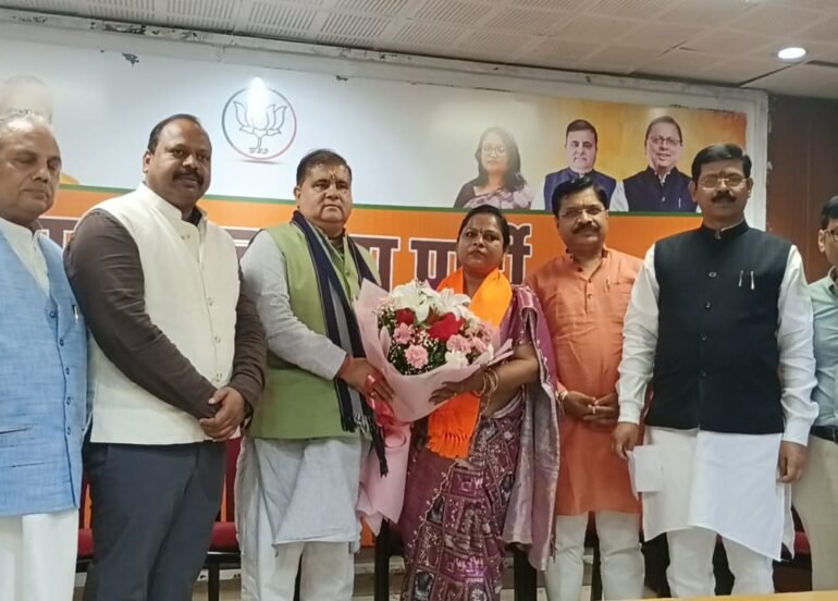 कांग्रेस को बड़ा झटका: महिला जिलाअध्यक्ष समेत कई जनप्रतिनिधि भाजपा में शामिल!