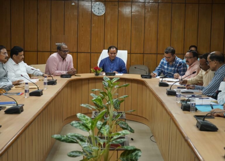 शोध व नवाचार पर मिलकर काम करेंगे निजी व राजकीय विश्वविद्यालय