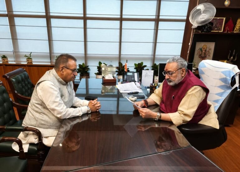 उत्तराखंड के रेशम उद्योग को मिलेगी नई रफ्तार, कृषि मंत्री गणेश जोशी ने केंद्रीय मंत्री गिरिराज सिंह से मांगा सहयोग