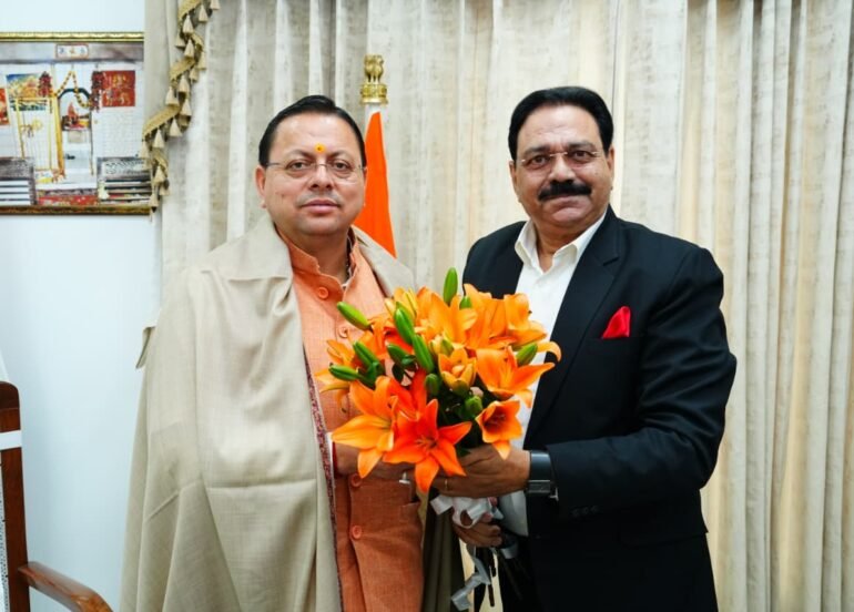 उपाध्यक्ष अशोक वर्मा ने मुख्यमंत्री पुष्कर सिंह धामी से की शिष्टाचार भेंट