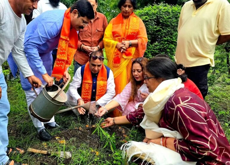 “एक पेड़ माँ के नाम” अभियान मातृ सम्मान और पर्यावरण संरक्षण का अनूठा संगम : कुंदन परिहार