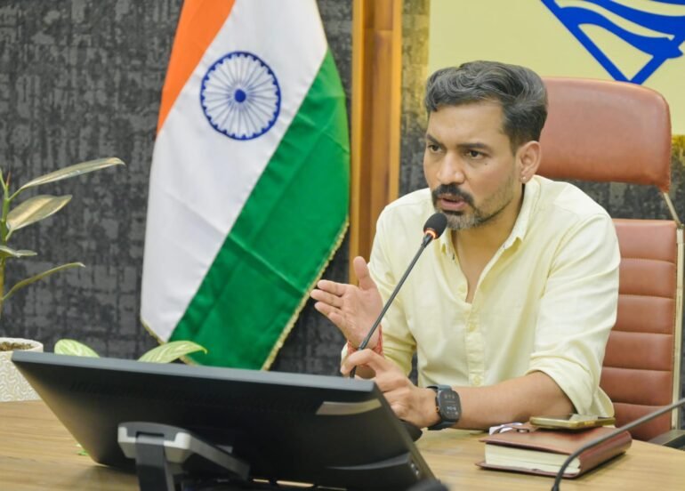 जल जीवन मिशन की अधूरी परियोजनाएं सर्वाेच्च प्राथमिकता से पूरी हों: डीएम