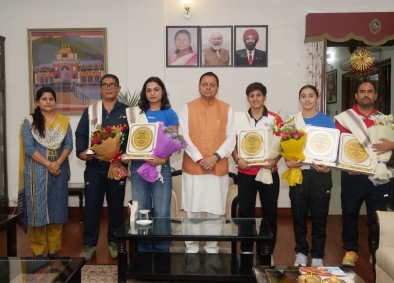 उत्तराखंड की बेटियों ने अंतरराष्ट्रीय बॉक्सिंग में लहराया परचम, मुख्यमंत्री धामी ने किया सम्मानित