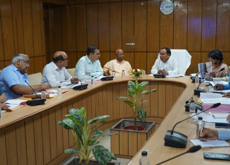 परीक्षा प्रबंधन की जिम्मेदारी विश्वविद्यालय प्रशासन की होगी