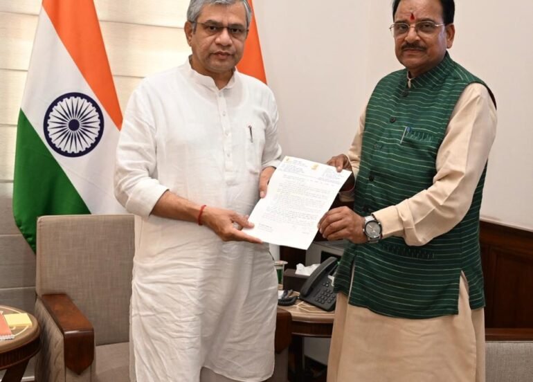 काठगोदाम-दिल्ली के बीच वंदे भारत चलाने की मांग तेज, सांसद अजय भट्ट ने रेल मंत्री मुलाकात कर की मांग