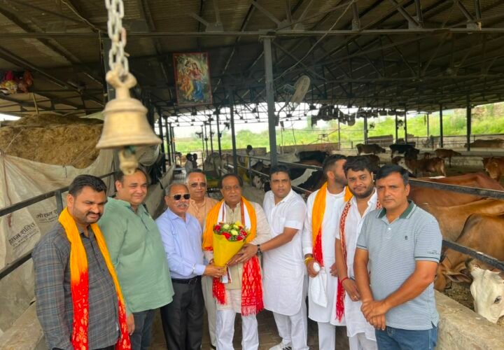 हापौर श्याम लाल बंसल ने नंदी गौ सेवा सदन का किया दौरा