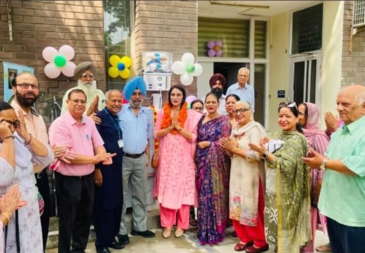 यंग फ्रैंड्स फॉरएवर ने सैक्टर 40 के कम्युनिटी सैंटर को यूवी युक्त वाटर कूलर भेंट किया