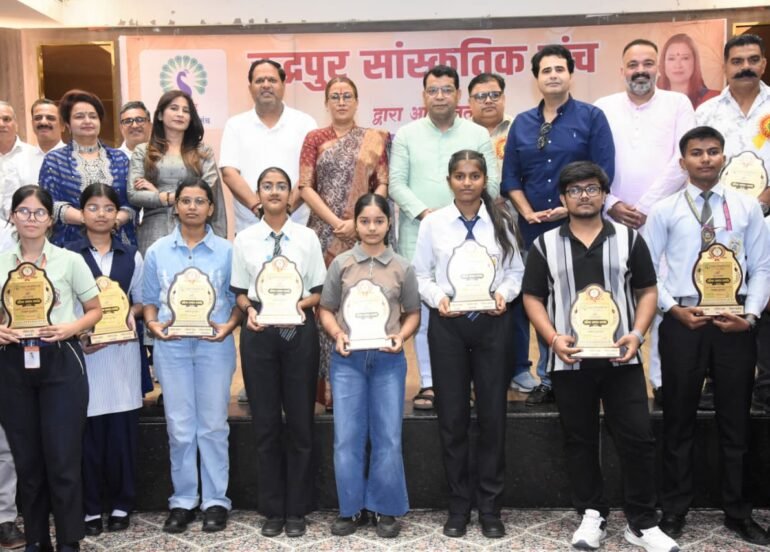 मेधावी छात्र ही उत्तराखंड और देश का उज्ज्वल भविष्य: रेखा आर्या