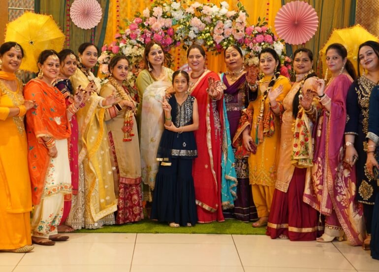 आरआर इनिशिएटिव्स और रिदम डांस अकादमी ने किया तीज का आयोजन