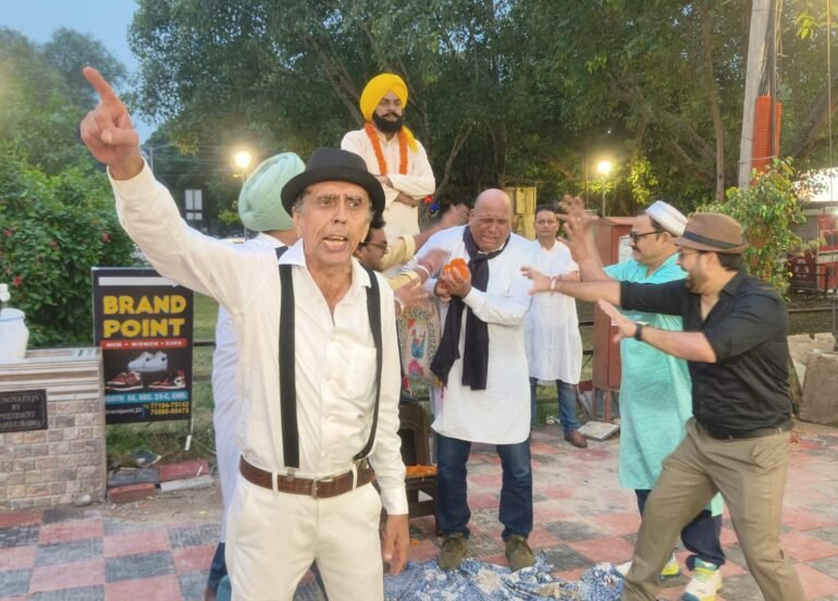 स्वतंत्रता दिवस समारोह की पूर्व संध्या पर सैक्टर 22 व 23 में नुक्कड़ नाटक “शहीद की वापसी” का मंचन