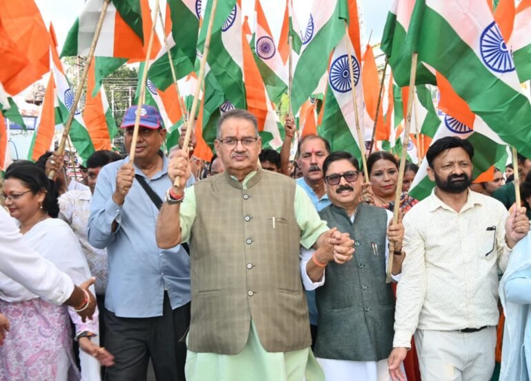 हर घर तिरंगा यात्रा में उमड़ा जनसैलाब, कैबिनेट मंत्री गणेश जोशी ने किया शुभारंभ