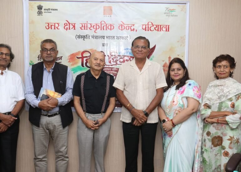 हिंदी ने जोड़े दिल, कवियों की रचनाओं पर देर तक गूंजती रही तालियां